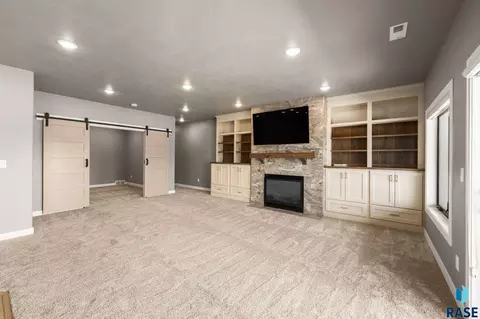 Living - 5601 E Chandler Dr, Sioux Falls, SD 57110 photo 8 of 13