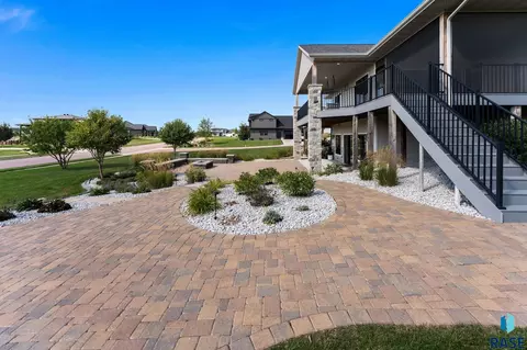 Exterior - 5601 E Chandler Dr, Sioux Falls, SD 57110 photo 25 of 31