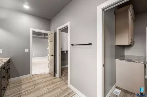 Entry Way - 5601 E Chandler Dr, Sioux Falls, SD 57110 photo 2 of 5