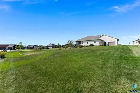 Exterior - 5601 E Chandler Dr, Sioux Falls, SD 57110 photo 30 of 31