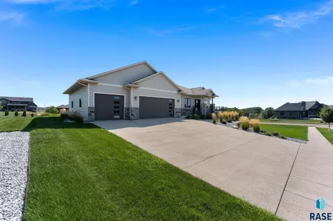 Exterior - 5601 E Chandler Dr, Sioux Falls, SD 57110 photo 2 of 31