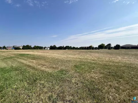24 Meadow St, Pierre, SD 57501 photo 3