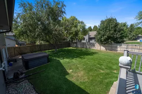 Exterior - 900 E 64th St, Sioux Falls, SD 57108 photo 7 of 7