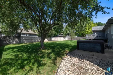 Exterior - 900 E 64th St, Sioux Falls, SD 57108 photo 4 of 7