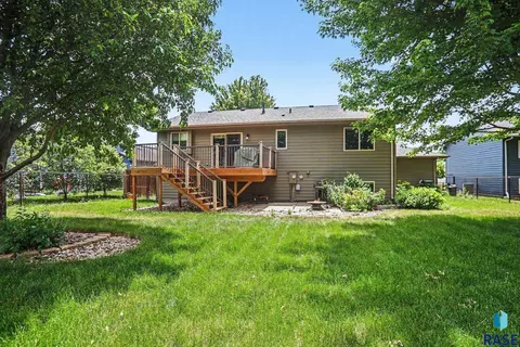 Exterior - 7404 W 66th St, Sioux Falls, SD 57106 photo 2 of 3