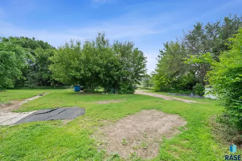 Exterior - 47986 254th St, Garretson, SD 57030 photo 4 of 8