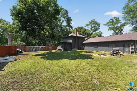 Exterior - 300 Dakota St, Centerville, SD 57014 photo 9 of 12