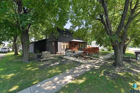 Exterior - 300 Dakota St, Centerville, SD 57014 photo 5 of 12