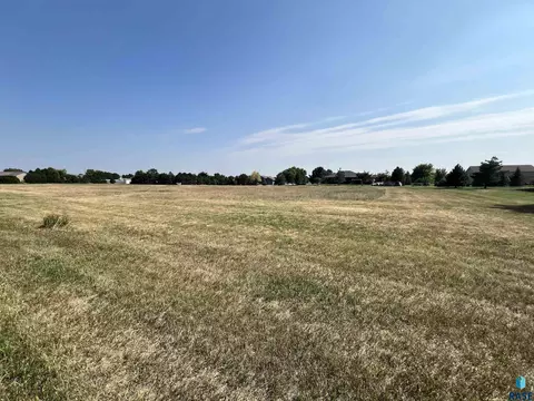 25 Meadow St, Pierre, SD 57501 photo 3