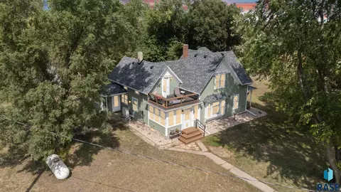 27765 476th St, Canton, SD 57013