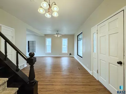 Living - 1324 E 6th St, Sioux Falls, SD 57103 photo 2 of 10