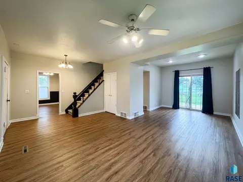 Living - 1324 E 6th St, Sioux Falls, SD 57103 photo 4 of 10