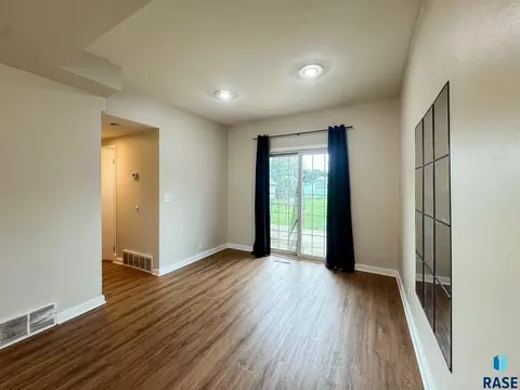 Living - 1324 E 6th St, Sioux Falls, SD 57103 photo 7 of 10