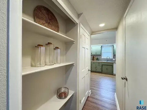 Entry Way - 1324 E 6th St, Sioux Falls, SD 57103 photo 1 of 1