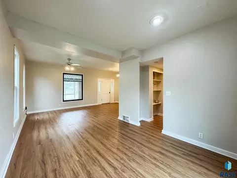 Living - 1324 E 6th St, Sioux Falls, SD 57103 photo 9 of 10