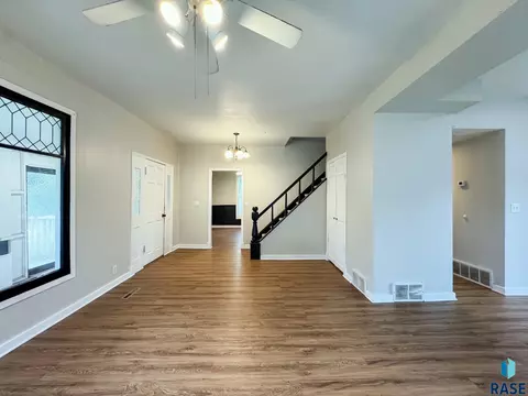 Living - 1324 E 6th St, Sioux Falls, SD 57103 photo 3 of 10