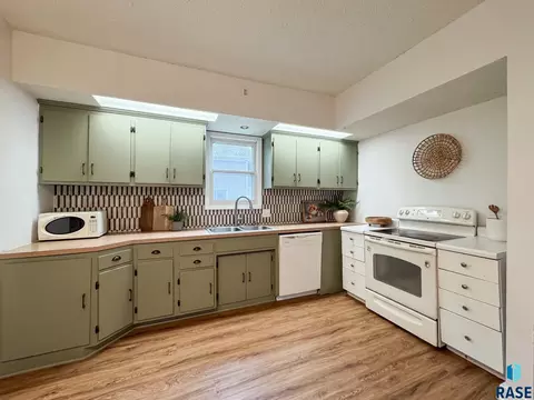 Kitchen - 1324 E 6th St, Sioux Falls, SD 57103 photo 1 of 4
