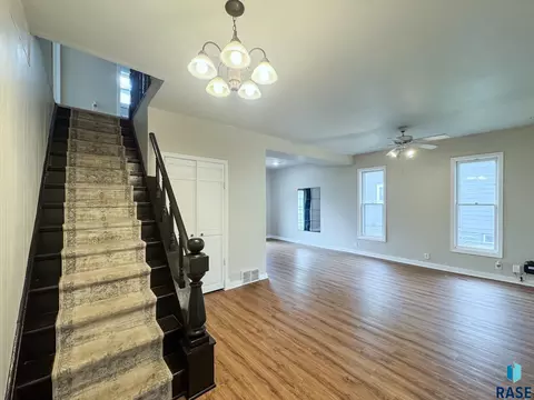 Living - 1324 E 6th St, Sioux Falls, SD 57103 photo 1 of 10
