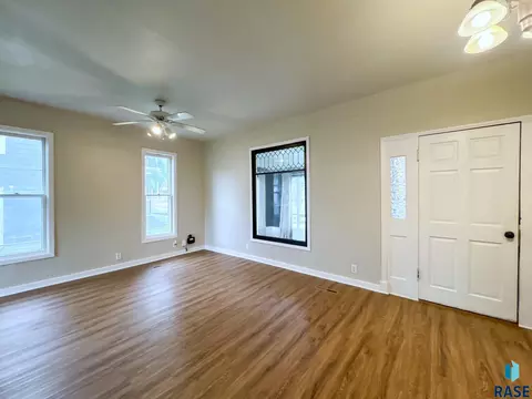 Living - 1324 E 6th St, Sioux Falls, SD 57103 photo 5 of 10