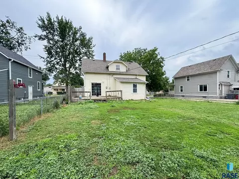 Exterior - 1324 E 6th St, Sioux Falls, SD 57103 photo 7 of 7