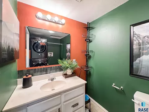Bath - 1324 E 6th St, Sioux Falls, SD 57103 photo 2 of 4