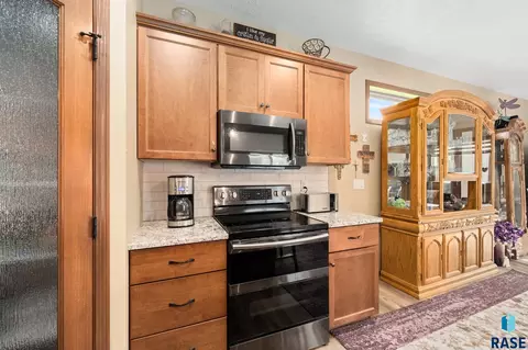 Kitchen - 2500 S Kinderhook Ave, Sioux Falls, SD 57106 photo 2 of 6