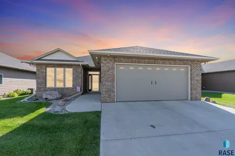 2500 S Kinderhook Ave, Sioux Falls, SD 57106