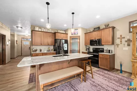 Kitchen - 2500 S Kinderhook Ave, Sioux Falls, SD 57106 photo 6 of 6