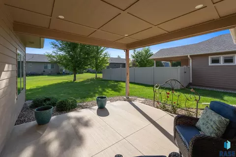 Exterior - 2500 S Kinderhook Ave, Sioux Falls, SD 57106 photo 4 of 4