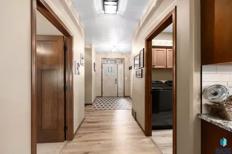Entry Way - 2500 S Kinderhook Ave, Sioux Falls, SD 57106 photo 3 of 3