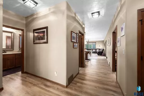 Entry Way - 2500 S Kinderhook Ave, Sioux Falls, SD 57106 photo 2 of 3