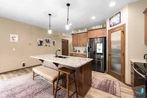 Kitchen - 2500 S Kinderhook Ave, Sioux Falls, SD 57106 photo 4 of 6