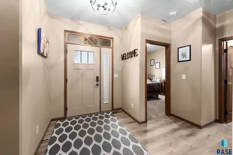 Entry Way - 2500 S Kinderhook Ave, Sioux Falls, SD 57106 photo 1 of 3