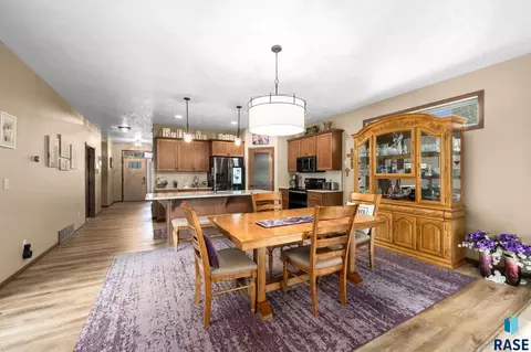 Dining - 2500 S Kinderhook Ave, Sioux Falls, SD 57106 photo 2 of 3