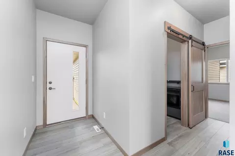 Entry Way - 6800 E Gallant Cir, Sioux Falls, SD 57108 photo 1 of 1