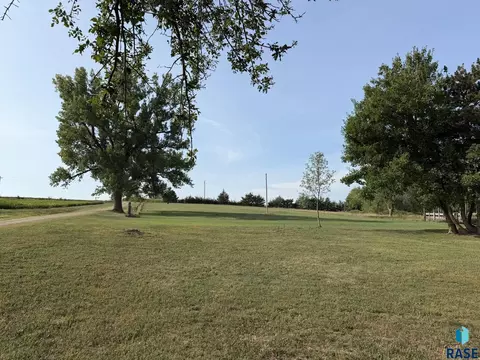 Exterior - 44666 289th St, Viborg, SD 57070 photo 5 of 29