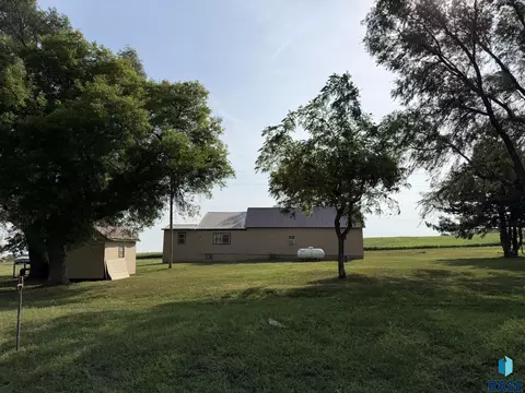 Exterior - 44666 289th St, Viborg, SD 57070 photo 9 of 29