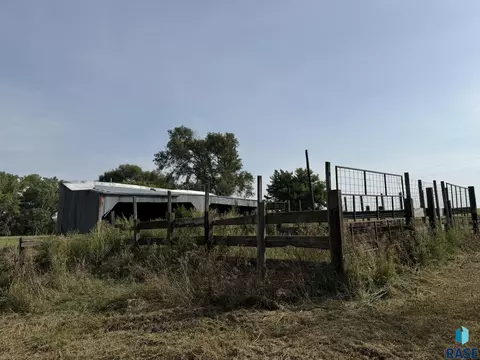 Exterior - 44666 289th St, Viborg, SD 57070 photo 17 of 29