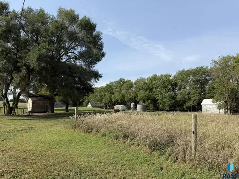 Exterior - 44666 289th St, Viborg, SD 57070 photo 7 of 29