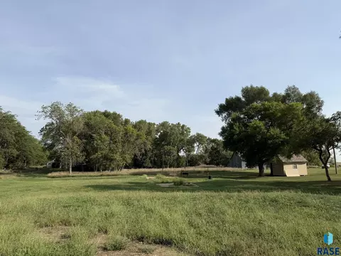 Exterior - 44666 289th St, Viborg, SD 57070 photo 13 of 29