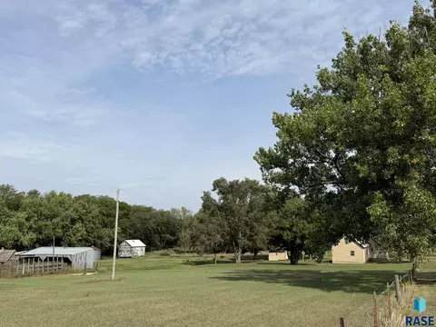 Exterior - 44666 289th St, Viborg, SD 57070 photo 26 of 29
