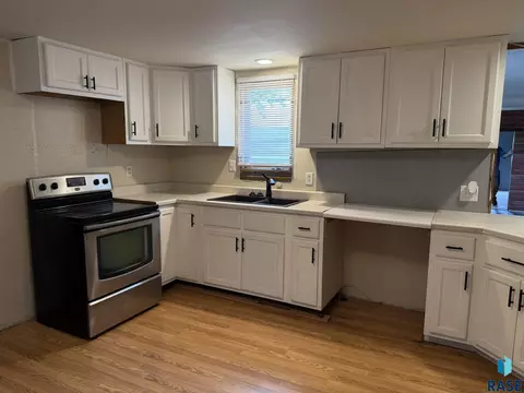 Kitchen - 44666 289th St, Viborg, SD 57070 photo 2 of 5