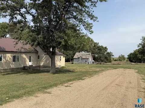 Exterior - 44666 289th St, Viborg, SD 57070 photo 11 of 29