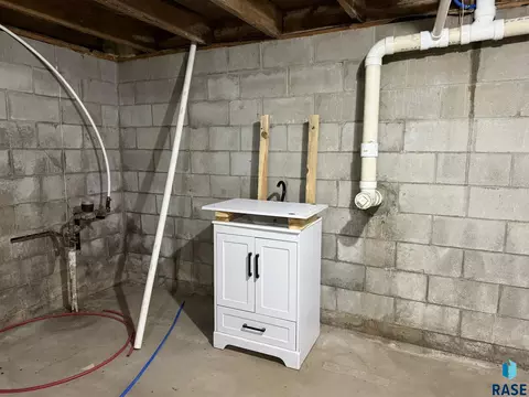 Bath - 44666 289th St, Viborg, SD 57070 photo 3 of 3