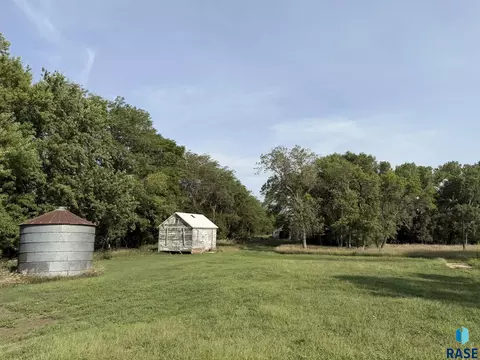 Exterior - 44666 289th St, Viborg, SD 57070 photo 12 of 29