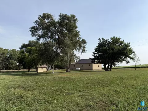 Exterior - 44666 289th St, Viborg, SD 57070 photo 14 of 29