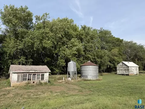 Exterior - 44666 289th St, Viborg, SD 57070 photo 10 of 29