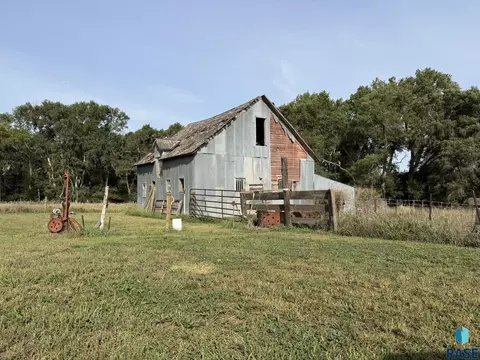 Exterior - 44666 289th St, Viborg, SD 57070 photo 2 of 29