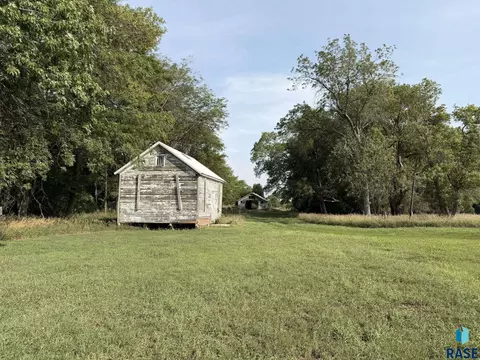 Exterior - 44666 289th St, Viborg, SD 57070 photo 18 of 29