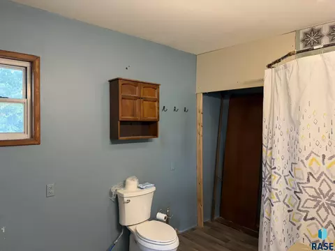 Bath - 44666 289th St, Viborg, SD 57070 photo 1 of 3